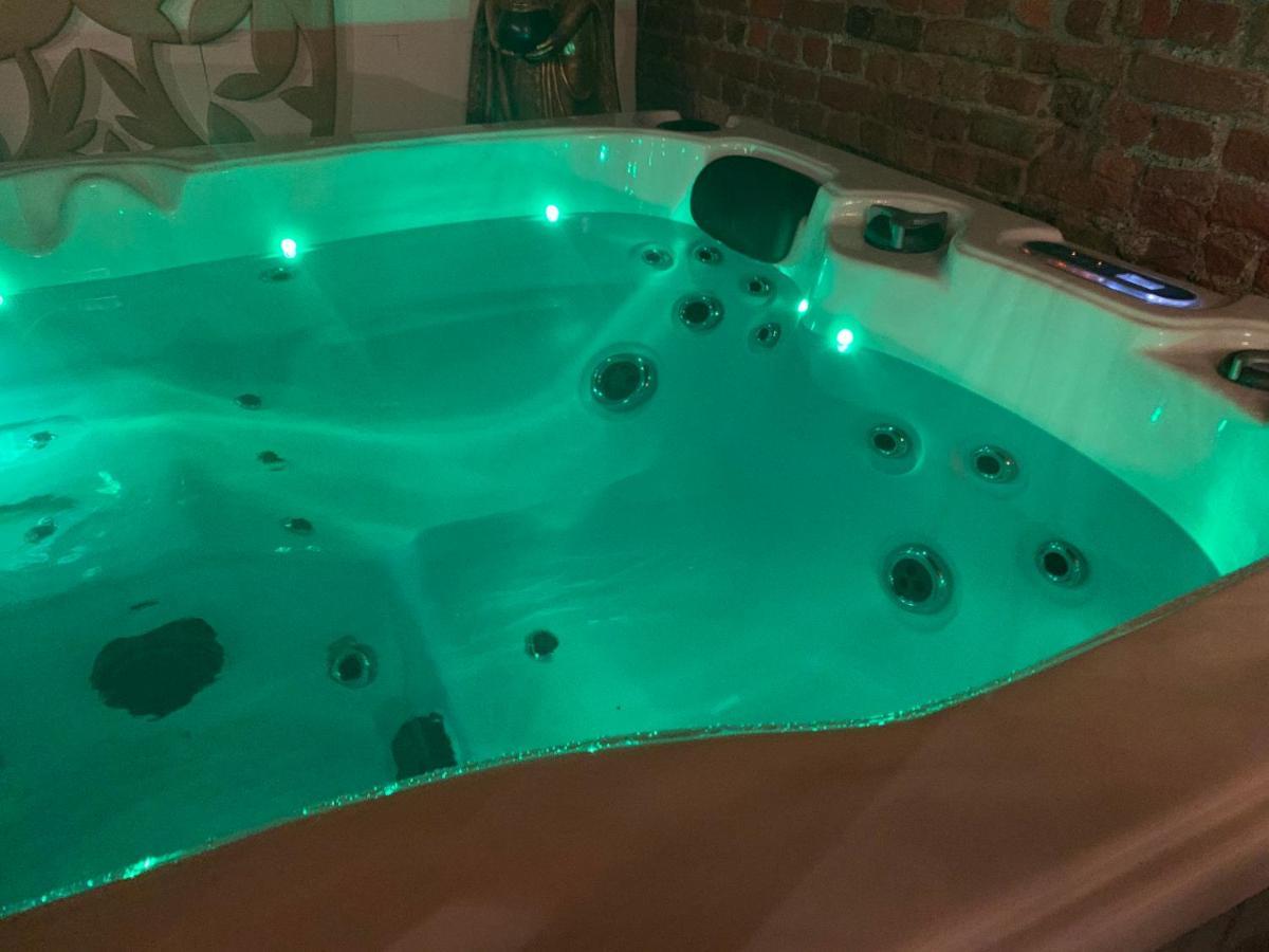 Nice And Cosy Place With Jacuzzi And Sauna To Relax In The Centre Of أنتويرب المظهر الخارجي الصورة